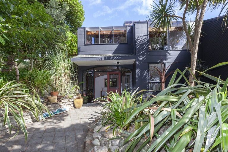 Photo of property in 20 Tiromoana Road, Raumati South, Paraparaumu, 5032