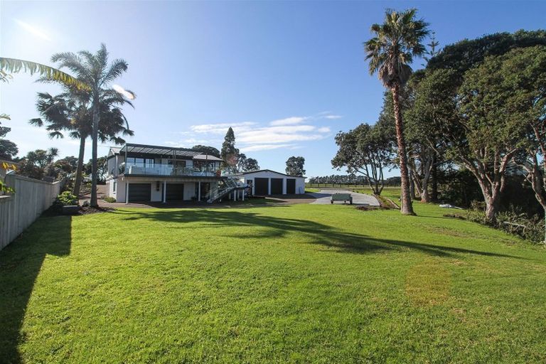 Photo of property in 100 Wharf Road, Clarks Beach, Pukekohe, 2679