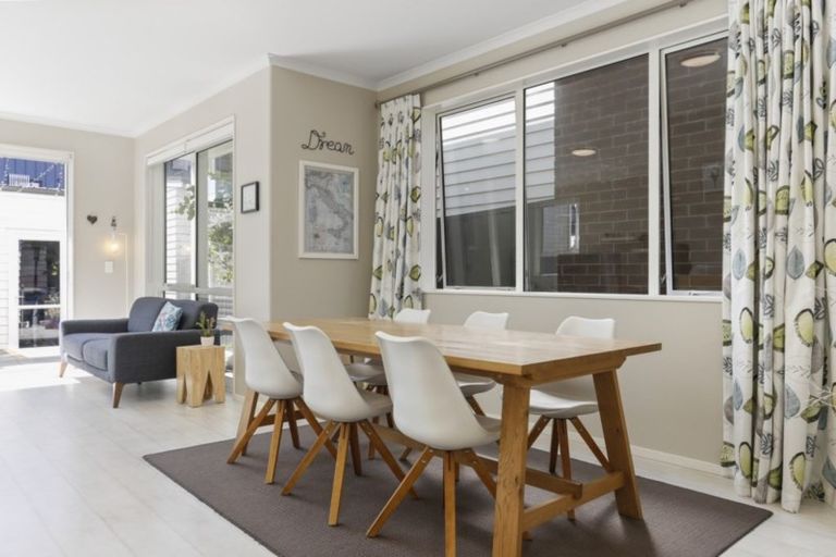 Photo of property in 2 Kotuku Lane, Hobsonville, Auckland, 0616