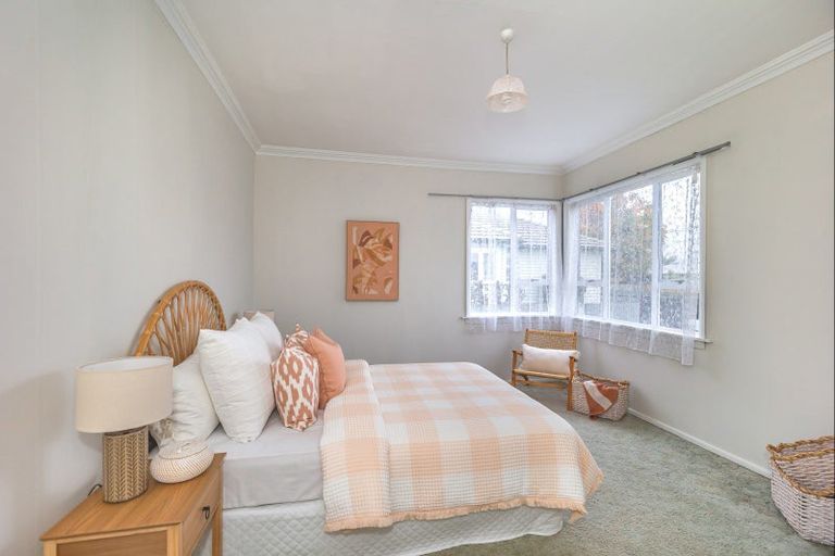 Photo of property in 1 Quinn Road, Levin, 5510