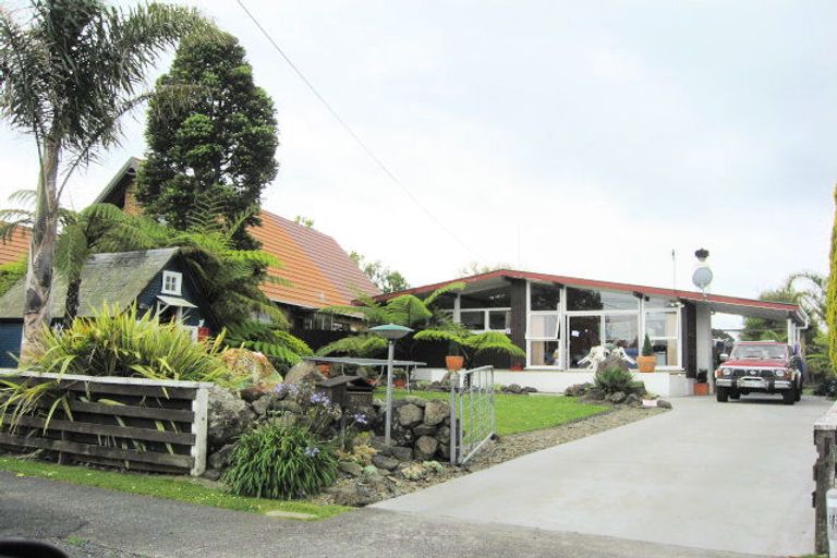 Photo of property in 360 Main Road, Huapai, Kumeu, 0810