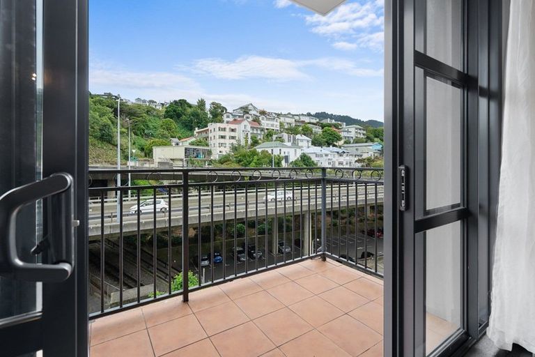 Photo of property in Atrium Apartments, 3n/154 The Terrace, Wellington Central, Wellington, 6011