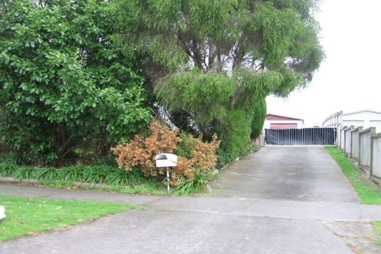 Photo of property in 11 Lyndale Place, Kelvin Grove, Palmerston North, 4414