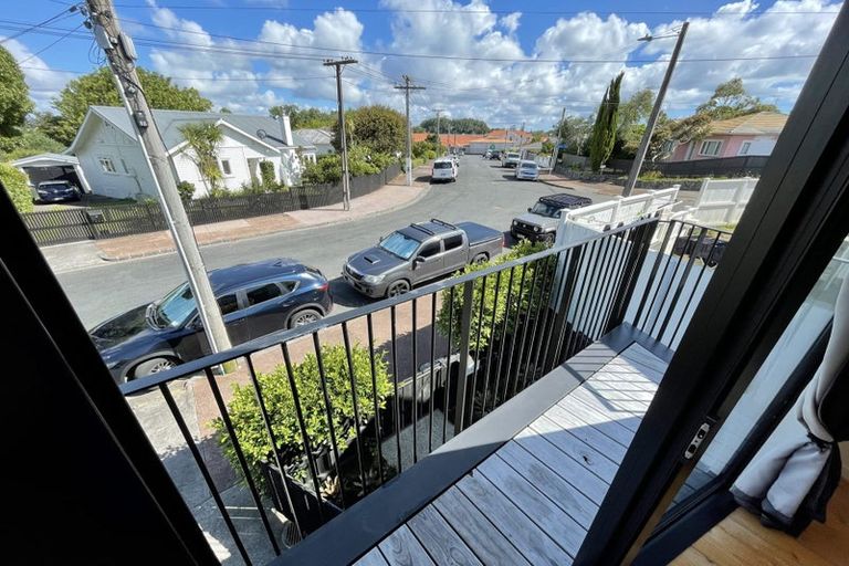 Photo of property in 13a Pasadena Avenue, Point Chevalier, Auckland, 1022