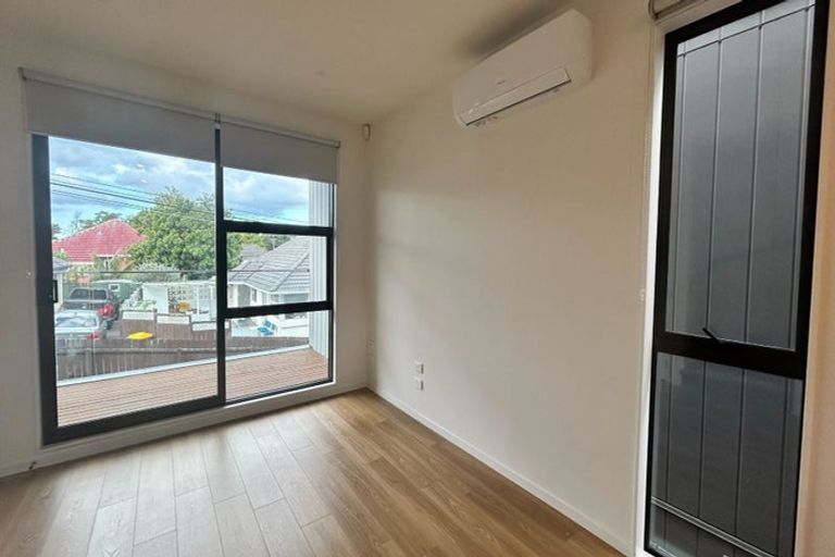 Photo of property in 6/26 Buscomb Avenue, Henderson, Auckland, 0610