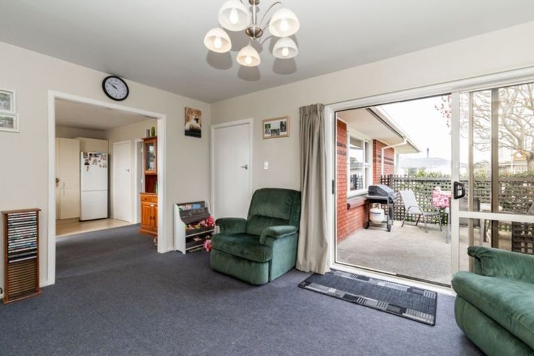 Photo of property in 27 Dunstan Crescent, Hornby, Christchurch, 8042