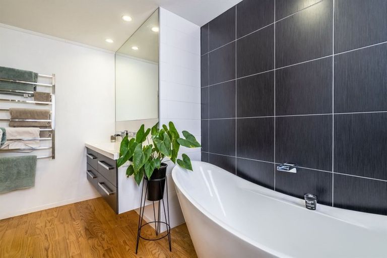 Photo of property in 8 Castleton Street, Birkdale, Auckland, 0626