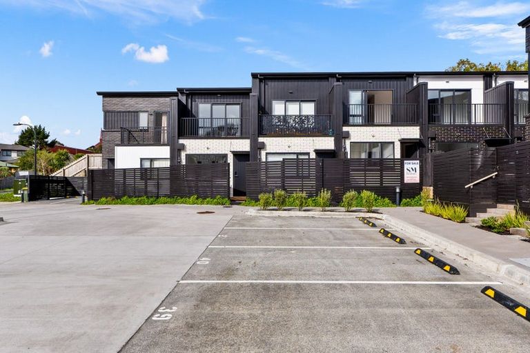 Photo of property in 3 Meg Lane, Glen Eden, 0602