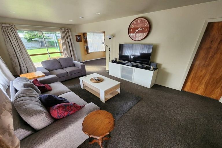 Photo of property in 6 Queenspark Drive, Parklands, Christchurch, 8083