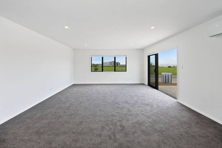 Photo of property in 3 Korowhiti Road, Clarks Beach, 2122