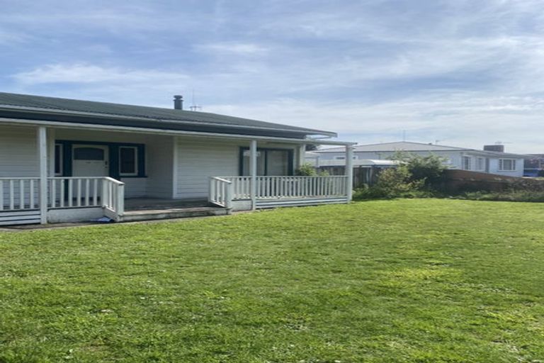Photo of property in 16 Botanical Road, Takaro, Palmerston North, 4412
