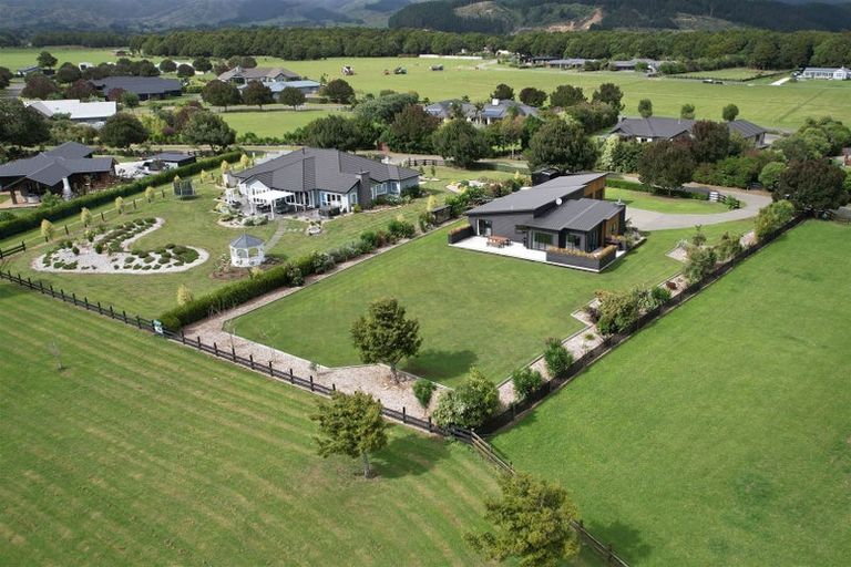 Photo of property in 24 Ivy Lane, Ohau, Levin, 5570