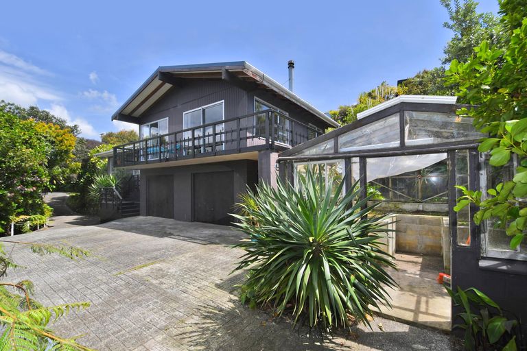 Photo of property in 17 Wonderview Road, Leigh, 0985