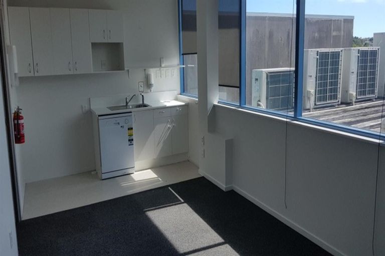 Photo of property in 2/4 Meadowland Drive, Somerville, Auckland, 2014