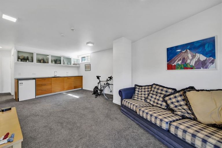 Photo of property in Weekeston Apartments, 2 Nobs Line, Strandon, New Plymouth, 4312