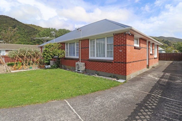 Photo of property in 4 Heather Grove, Fairfield, Lower Hutt, 5011