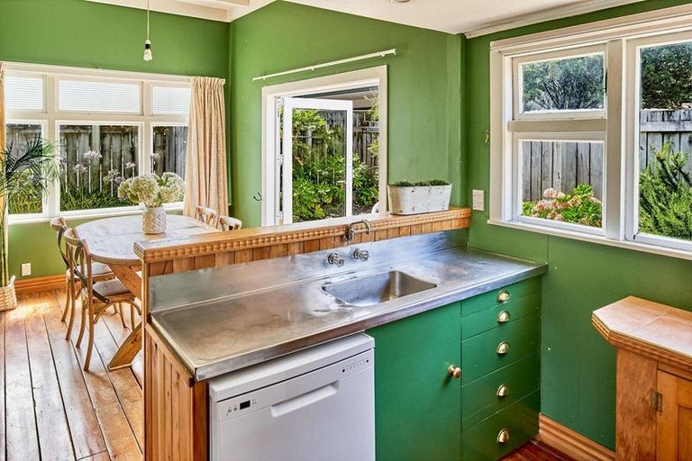 Photo of property in 10 Lambley Road, Titahi Bay, Porirua, 5022