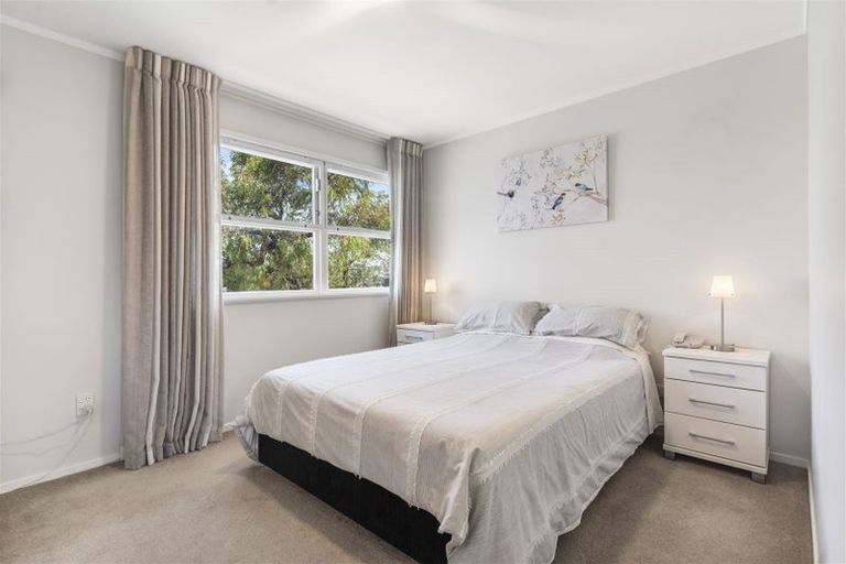 Photo of property in 2/34a Sunnynook Road, Sunnynook, Auckland, 0620