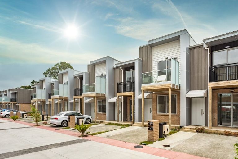 Photo of property in 8 Ceramic Lane, New Lynn, Auckland, 0600