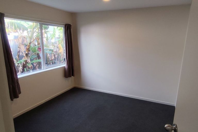 Photo of property in 8 Durham Street, Te Atatu Peninsula, Auckland, 0610