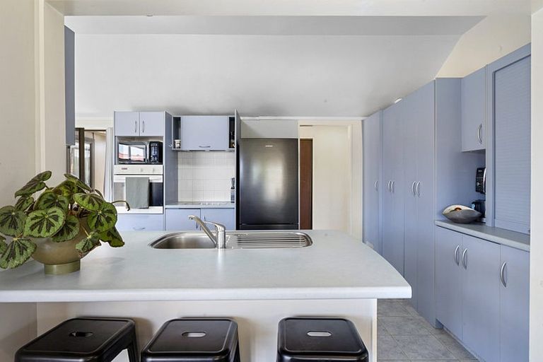 Photo of property in 115 Heta Road, Highlands Park, New Plymouth, 4312