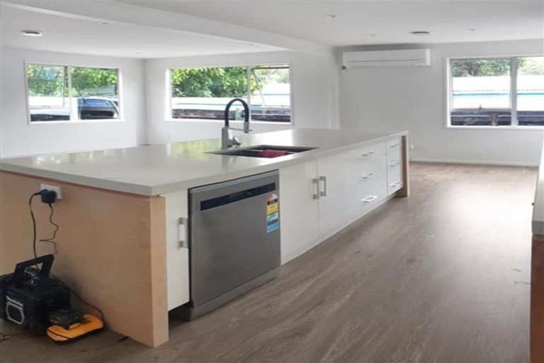 Photo of property in 32 Becker Drive, Weymouth, Auckland, 2103