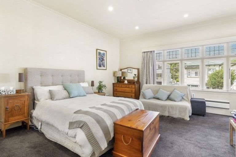 Photo of property in 8 Park Street, Thorndon, Wellington, 6011