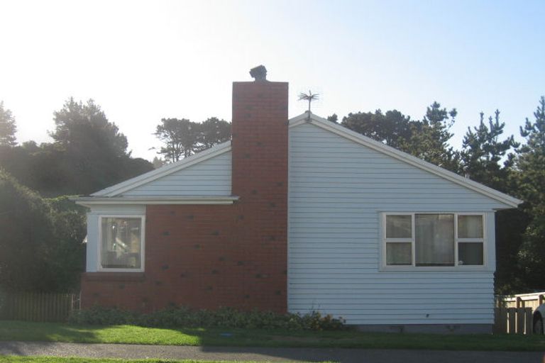 Photo of property in 24 Bellona Place, Cannons Creek, Porirua, 5024
