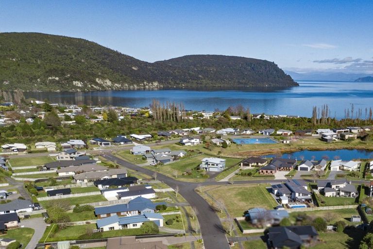 Photo of property in 53 Montgomery Crescent, Kinloch, Taupo, 3377