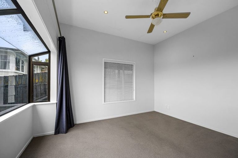 Photo of property in 28 Elizabeth Drive, West Harbour, Auckland, 0618