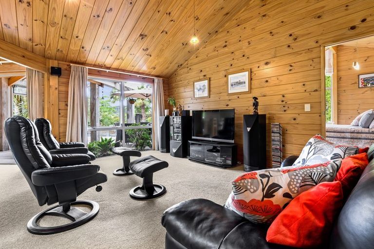 Photo of property in 136 Oraha Road, Kumeu, 0892