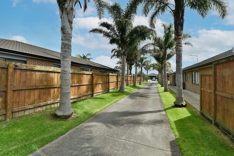 Photo of property in 6 Raabia Close, Parakai, 0830