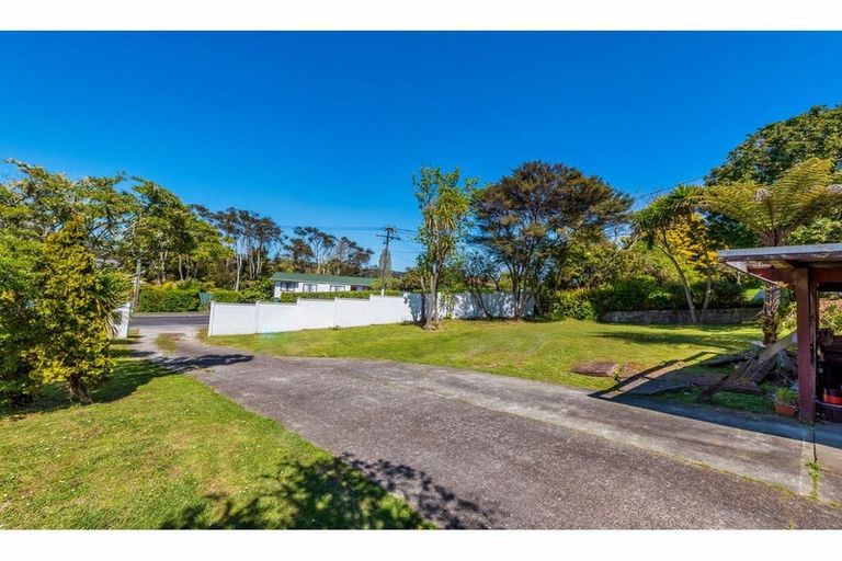 Photo of property in 2/3 Caribbean Drive, Unsworth Heights, Auckland, 0632
