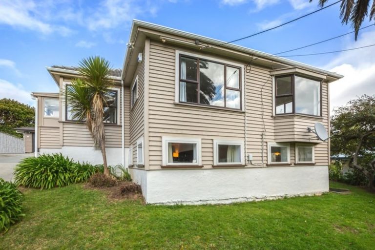 Photo of property in 19a Lyndhurst Road, Tawa, Wellington, 5028
