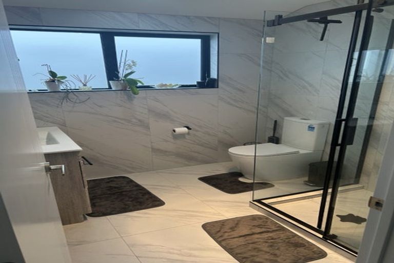 Photo of property in 43c Beach Road, Pahurehure, 2113