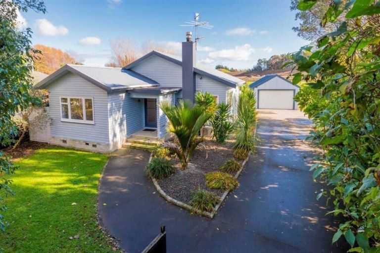 Photo of property in 180 Te Moana Road, Waikanae, 5036