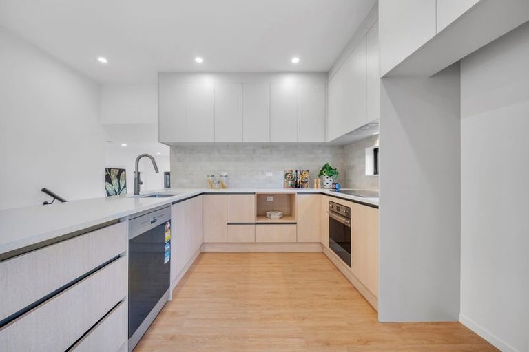 Photo of property in 60a Powrie Street, Glenfield, Auckland, 0629