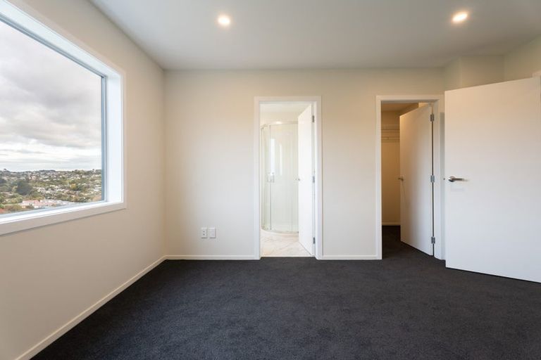 Photo of property in 70 Farnworth Terrace, Glenside, Wellington, 6037