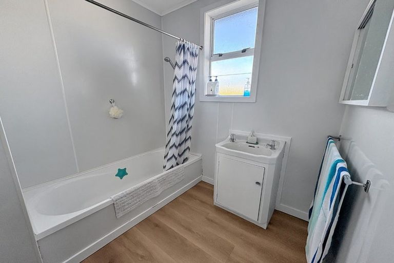 Photo of property in 110 Park Avenue, Waitarere Beach, Levin, 5510