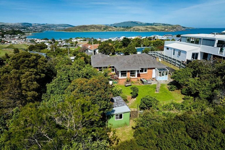 Photo of property in 19 Corlett Road, Plimmerton, Porirua, 5026