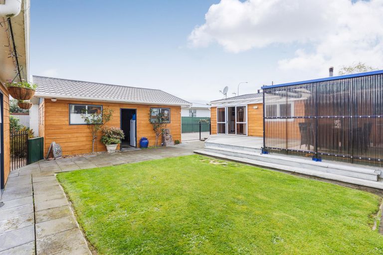 Photo of property in 43 Benmore Avenue, Cloverlea, Palmerston North, 4412