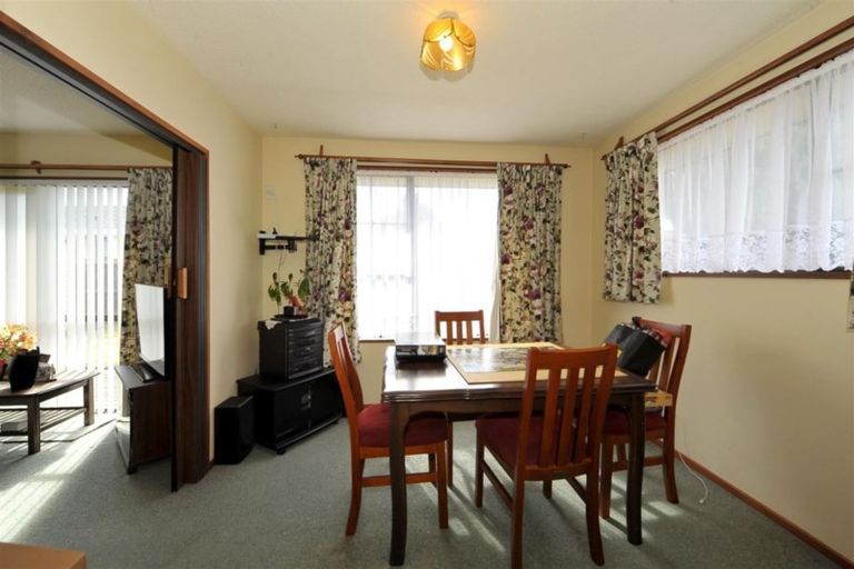 Photo of property in 2/5 Peebles Drive, Hei Hei, Christchurch, 8042