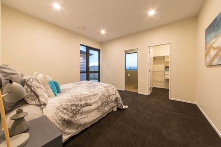 Photo of property in 15 Grove Way, Riverhead, 0820