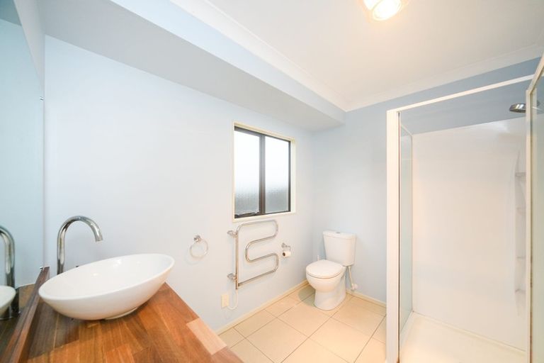 Photo of property in 16 Sorrento Place, Kelvin Grove, Palmerston North, 4414