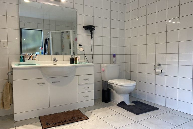 Photo of property in 4 Leadley Lane, Tawa, Wellington, 5028