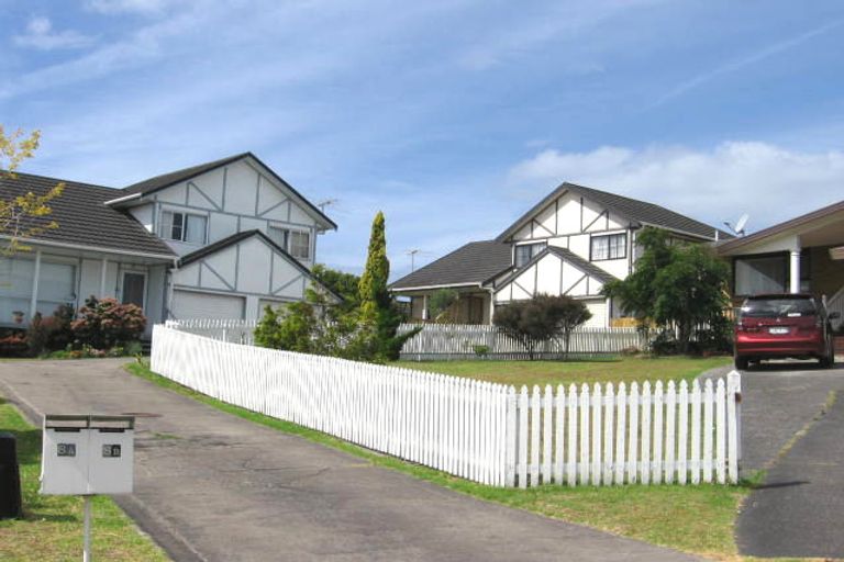 Photo of property in 1/8 Delisle Place, Windsor Park, Auckland, 0632