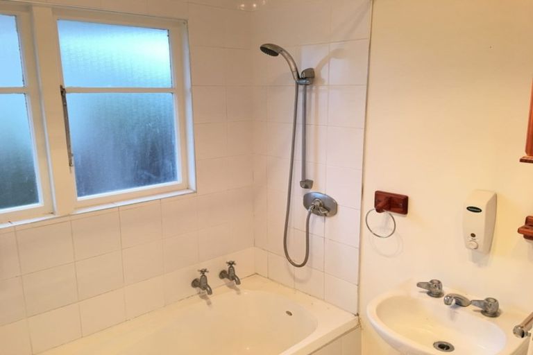 Photo of property in 18 Avonhead Road, Avonhead, Christchurch, 8042