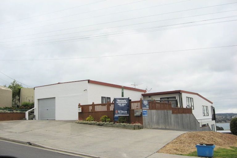 Photo of property in 11 Roberts Road, Tindalls Beach, Whangaparaoa, 0930