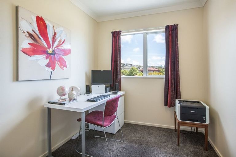 Photo of property in 3 Routeburn Avenue, Aotea, Porirua, 5024