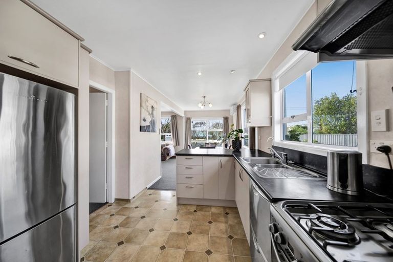 Photo of property in 77 Blake Street, Waitara, 4320